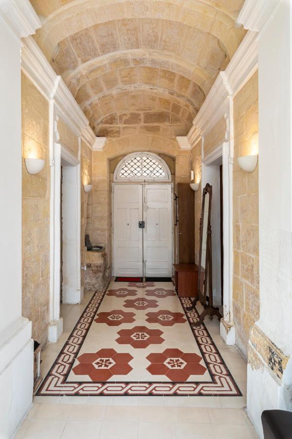 Traditional & Modern Maltese Townhouse - Rooftop Terrace And Sea Views, Close To Birgu Waterfront Cospicua Eksteriør billede
