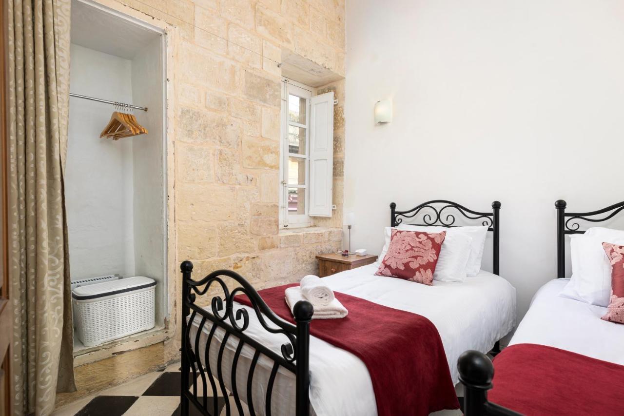Traditional & Modern Maltese Townhouse - Rooftop Terrace And Sea Views, Close To Birgu Waterfront Cospicua Eksteriør billede