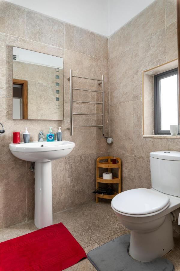 Traditional & Modern Maltese Townhouse - Rooftop Terrace And Sea Views, Close To Birgu Waterfront Cospicua Eksteriør billede